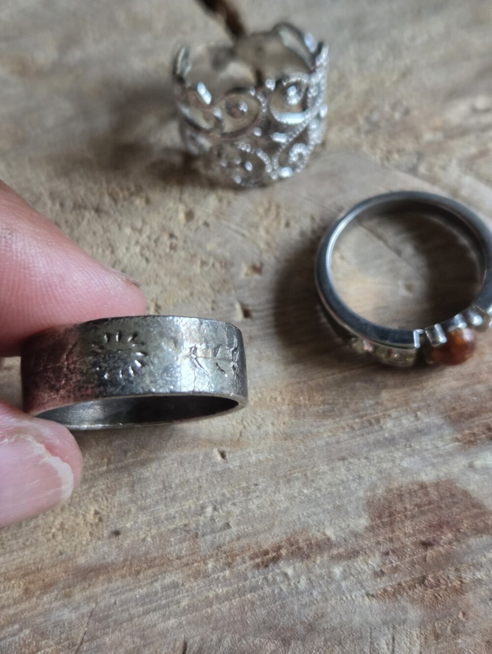 Two Vintage Rings & 1 Modern. - Picture 4 of 7